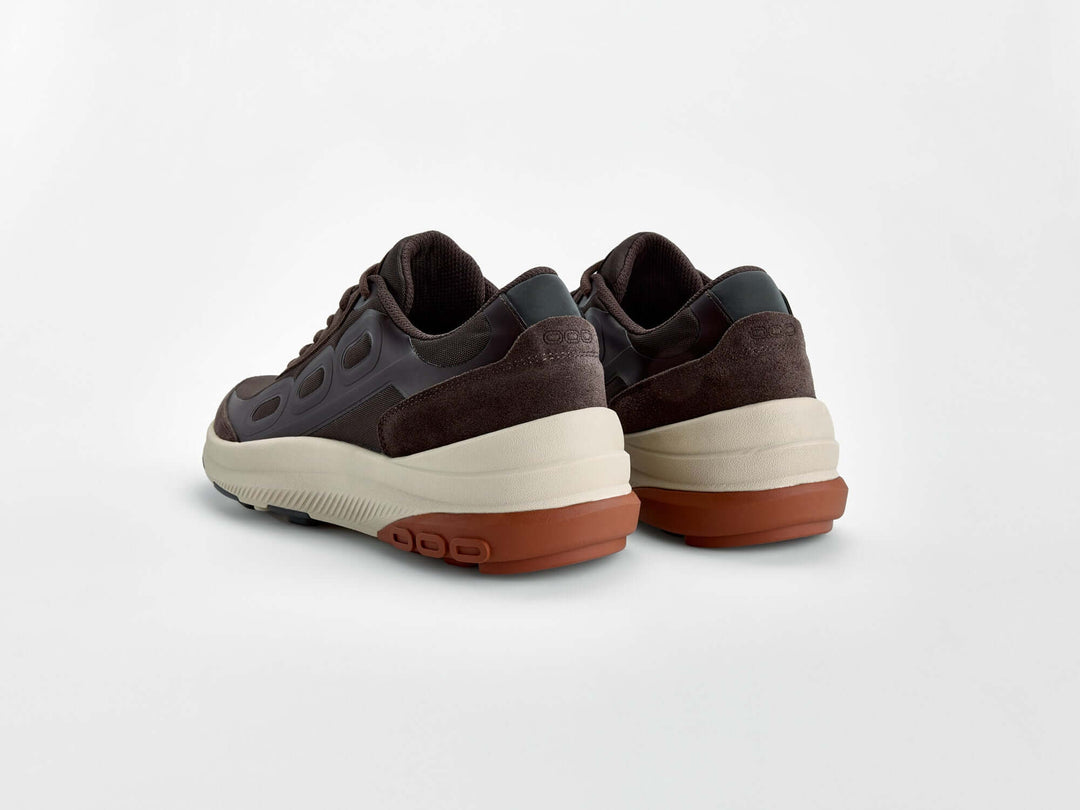 GNL Easy Walk – lightweight all-day walking sneaker with patented 360°WALK cushioning for urban explorers.