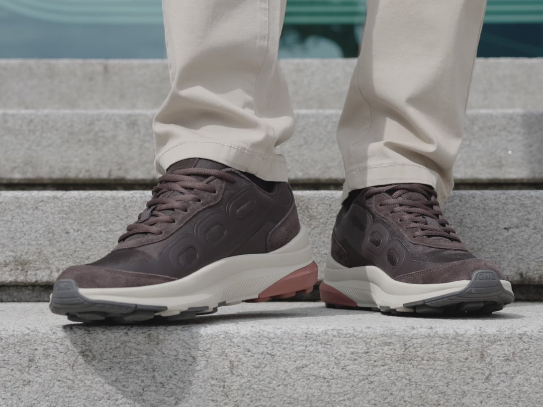 GNL Easy Walk – lightweight all-day walking sneaker with patented 360°WALK cushioning for urban explorers.
